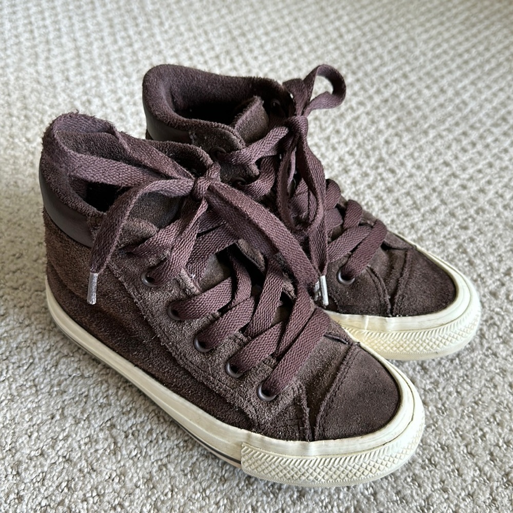 Little kid Converse - Brown suede. Boxed.